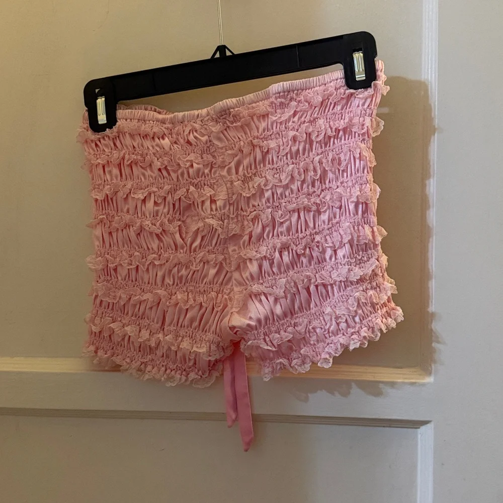Guizio pink ruffle hot shorts - Picture 4 of 4